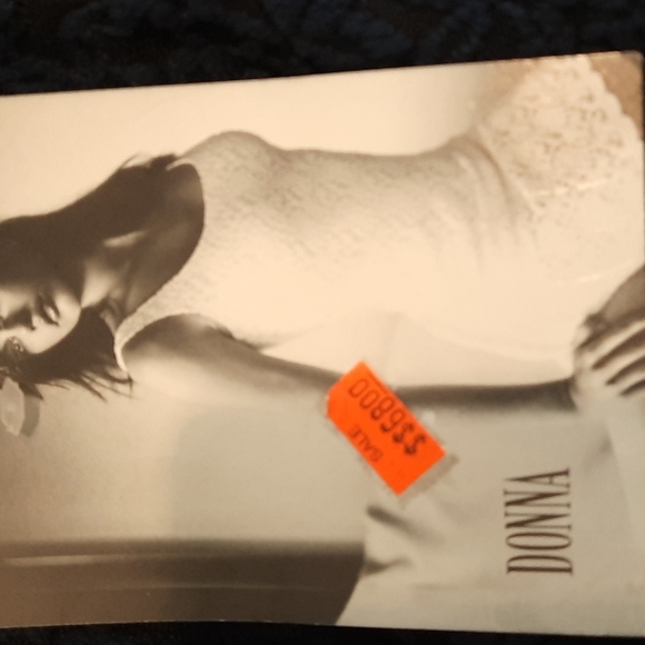 DONNA Suit/top& skirt - Picture 9 of 10